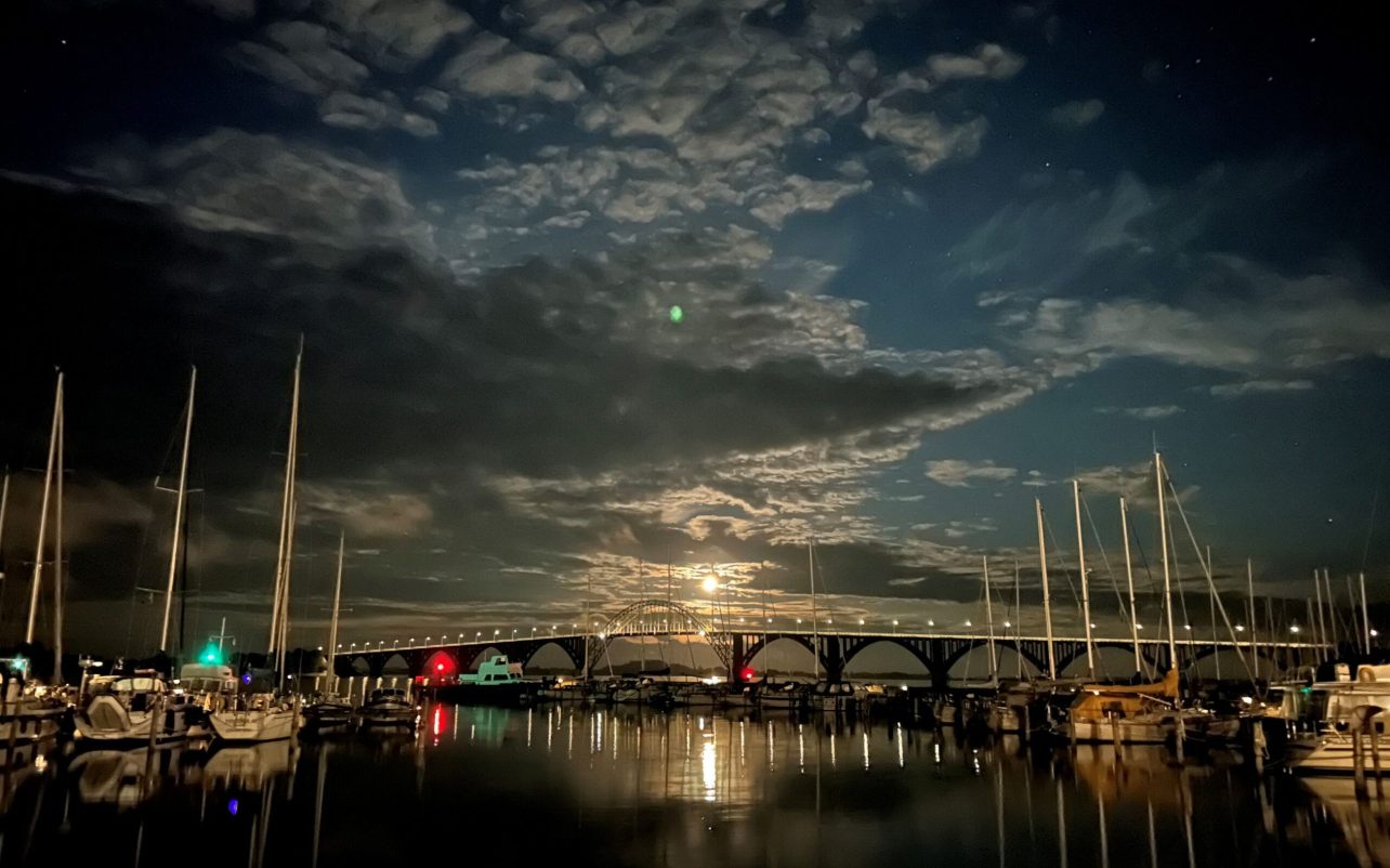 Kalvehave-havn-by-night.jpg